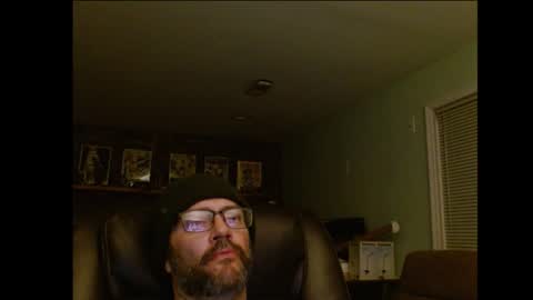 Snapshot of hunglonelyguy chatting on 18, 11, 2025 LonelyGuy online show from 18, 11, 2025