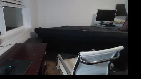 hungmtnman2256 online show from 8, 4, 2026