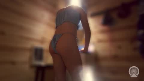 Snapshot of hungslut1999 chatting on 20, 5, 2026 wetjessica online show from 20, 5, 2026