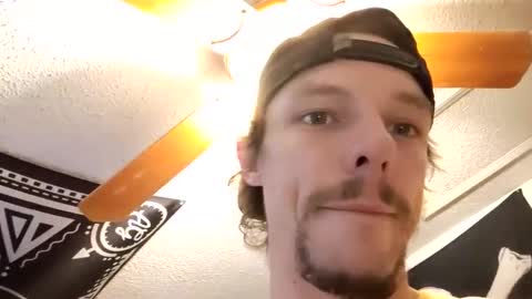 Snapshot of hungtxcock92 chatting on 5, 2, 2025 hungtxcock92 online show from 5, 2, 2025