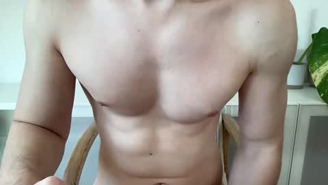 Snapshot of hungwank95 chatting on 8, 3, 2025 hungwank95 online show from 8, 3, 2025