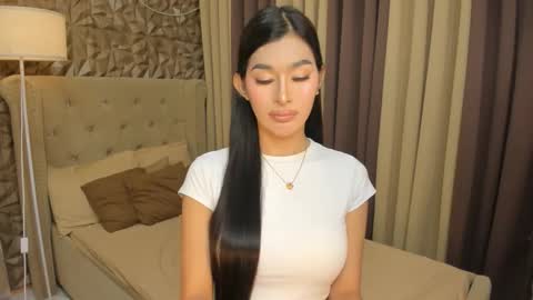 hunkhomerontop online show from 7, 11, 2025