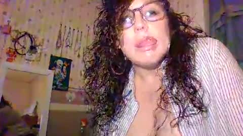 Snapshot of hunnyshaker chatting on 26, 11, 2025 Hunnyshaker online show from 26, 11, 2025