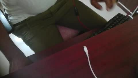 Snapshot of huxzizxhqnyx chatting on 12, 9, 2025 CHAVI online show from 12, 9, 2025