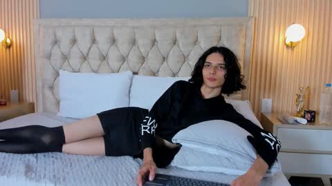 Snapshot of hxxyro chatting on 17, 2, 2026 hxxyro online show from 17, 2, 2026