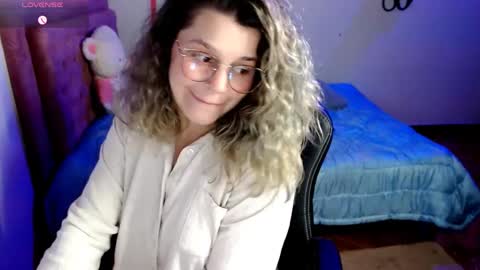 Hello Im Julieta Im 25 years old and I love being here. Thank you for visiting my living room. The only rule is that you hap online show from 11, 10, 2025