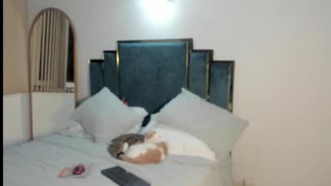 Snapshot of iam_brina04 chatting on 30, 10, 2025 Brina online show from 30, 10, 2025