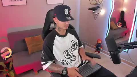 Snapshot of iam_light chatting on 17, 7, 2026 Light online show from 17, 7, 2026
