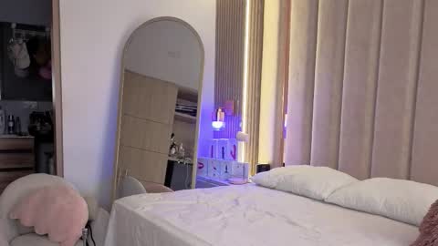 Snapshot of iamnyxy_ chatting on 2, 12, 2025 Nyxy online show from 2, 12, 2025