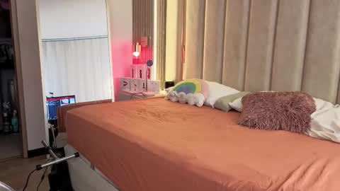 Snapshot of iamnyxy_ chatting on 4, 12, 2025 Nyxy online show from 4, 12, 2025