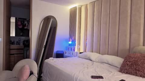 Snapshot of iamnyxy_ chatting on 16, 12, 2025 Nyxy online show from 16, 12, 2025