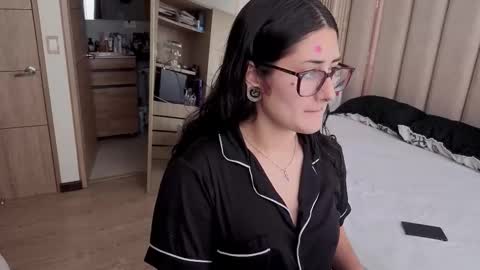 Snapshot of iamnyxy_ chatting on 8, 2, 2026 Nyxy online show from 8, 2, 2026