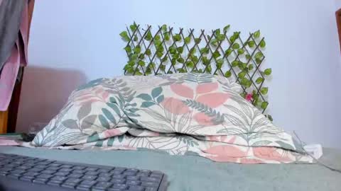 Vicky- independent model  online show from 23, 4, 2026