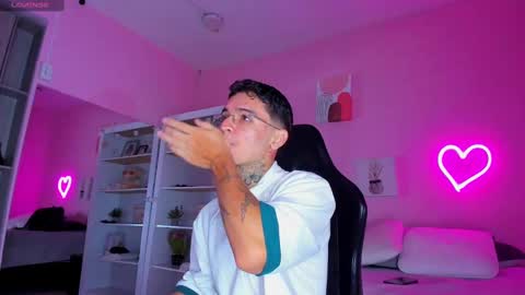 Snapshot of ian_castillo_ chatting on 10, 9, 2025 IAN CASTILLO online show from 10, 9, 2025