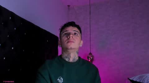 Snapshot of ian_castillo_ chatting on 4, 10, 2025 IAN CASTILLO online show from 4, 10, 2025