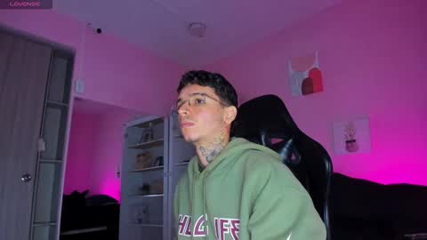 Snapshot of ian_castillo_ chatting on 9, 10, 2025 IAN CASTILLO online show from 9, 10, 2025