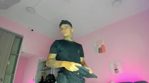 Snapshot of ian_castillo_ chatting on 3, 11, 2025 IAN CASTILLO online show from 3, 11, 2025