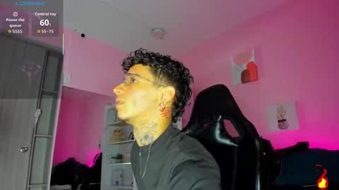 Snapshot of ian_castillo_ chatting on 24, 11, 2025 IAN CASTILLO online show from 24, 11, 2025