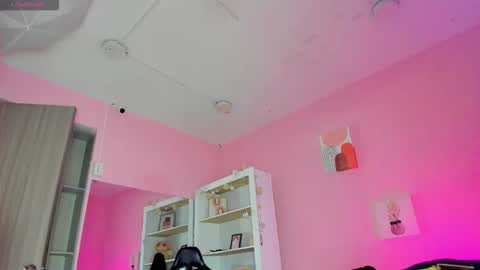 Snapshot of ian_castillo_ chatting on 25, 11, 2025 IAN CASTILLO online show from 25, 11, 2025