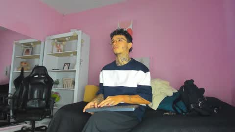 Snapshot of ian_castillo_ chatting on 29, 11, 2025 IAN CASTILLO online show from 29, 11, 2025