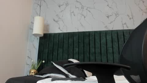 Ian Davis online show from 5, 3, 2025