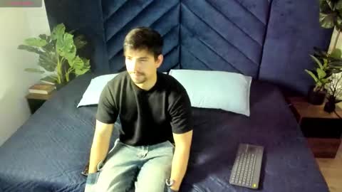 Ian Davis online show from 5, 10, 2025