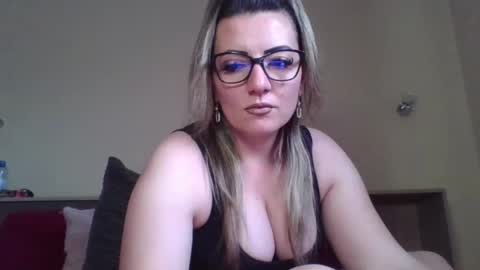 Yasmine online show from 1, 2, 2026