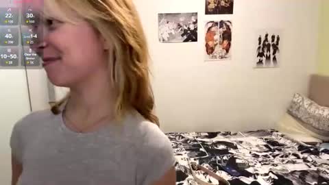 Snapshot of idellwold chatting on 22, 6, 2026 Sarah online show from 22, 6, 2026