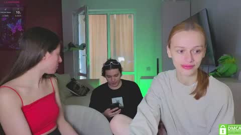 Snapshot of ihavepaws33 chatting on 12, 5, 2026 Julia and Mira online show from 12, 5, 2026