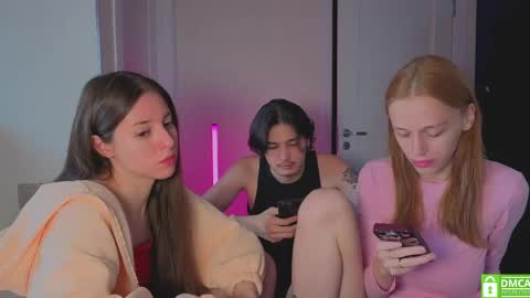 Snapshot of ihavepaws33 chatting on 30, 5, 2026 Julia and Mira online show from 30, 5, 2026