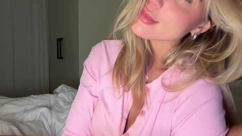 Snapshot of iiivy_ chatting on 14, 12, 2024 Ivy online show from 14, 12, 2024