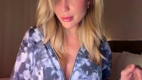 Snapshot of iiivy_ chatting on 21, 1, 2025 Ivy online show from 21, 1, 2025