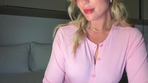 Snapshot of iiivy_ chatting on 10, 3, 2025 Ivy online show from 10, 3, 2025