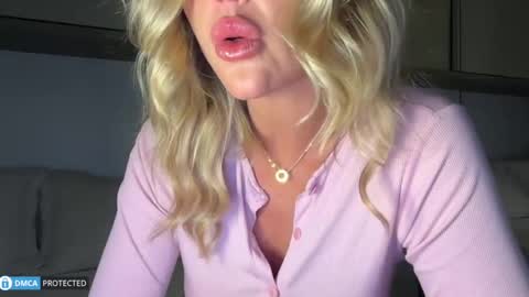 Snapshot of iiivy_ chatting on 10, 9, 2025 Ivy online show from 10, 9, 2025