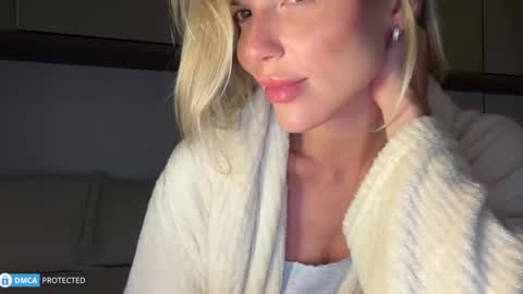 Snapshot of iiivy_ chatting on 27, 10, 2025 Ivy online show from 27, 10, 2025