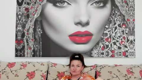 Snapshot of illegalbeauty87 chatting on 8, 9, 2025 Ingrid or more easier...Miss  GoDDess Mistress online show from 8, 9, 2025