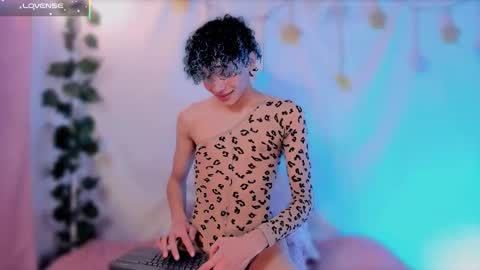 Alejo independent model   online show from 25, 9, 2025