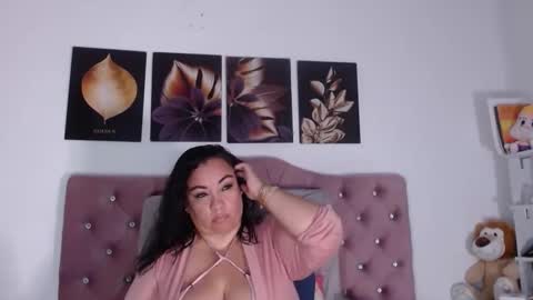 Snapshot of im_helenn_ chatting on 28, 9, 2025 Hellen online show from 28, 9, 2025