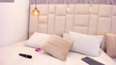 im_miadoll online show from 7, 3, 2026