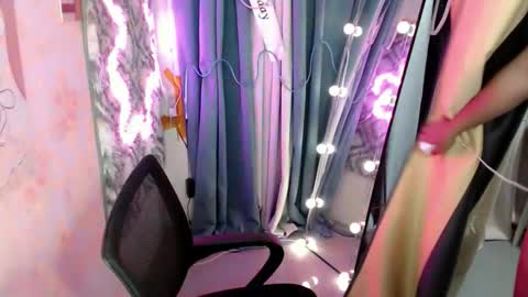 im_urloving_mama69 online show from 18, 12, 2025