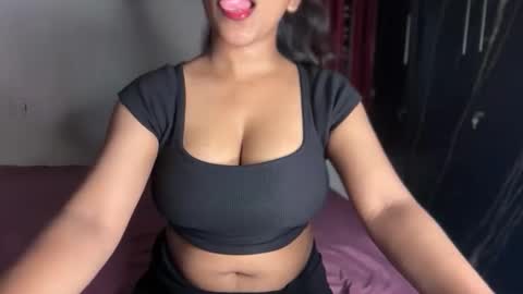 Snapshot of imlovelyrose chatting on 8, 6, 2026 ROSE online show from 8, 6, 2026