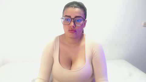 Snapshot of imsweetlips chatting on 29, 10, 2025 imsweetlips online show from 29, 10, 2025