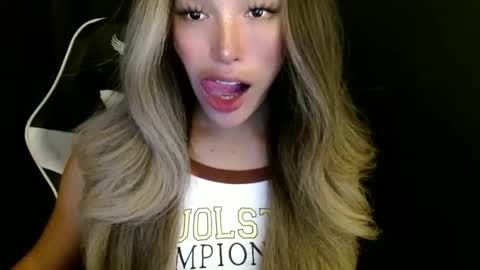 Queen Gwen online show from 8, 11, 2025