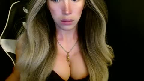 Queen Gwen online show from 19, 11, 2025