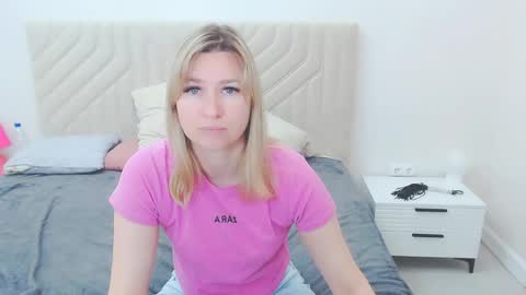 Snapshot of incredible_ariela chatting on 2, 6, 2026 incredible_ariela online show from 2, 6, 2026