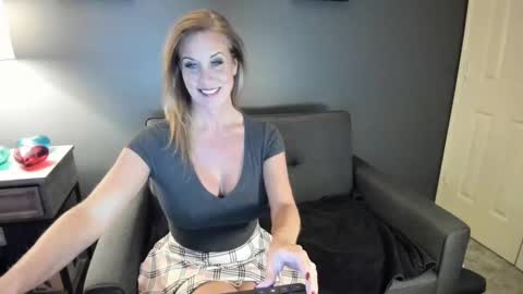 Snapshot of indianacooper chatting on 17, 1, 2025 IndianaCooper - Showtimes - Mon-Fri 12pm and 930PM CST SatSun 930pm CST online show from 17, 1, 2025