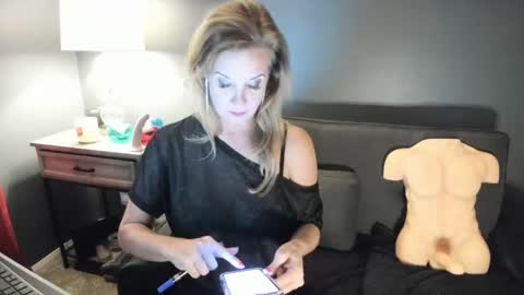 Snapshot of indianacooper chatting on 11, 2, 2025 IndianaCooper - Showtimes - Mon-Fri 12pm and 930PM CST SatSun 930pm CST online show from 11, 2, 2025