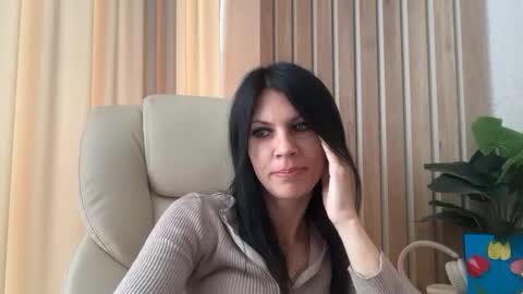 Snapshot of injaathome chatting on 16, 6, 2026 InjaAtHome online show from 16, 6, 2026