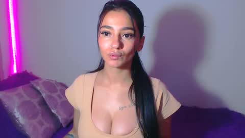 Snapshot of innocent_fox chatting on 6, 5, 2026 Abril online show from 6, 5, 2026