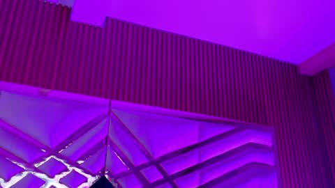 innocenthazel online show from 4, 4, 2026